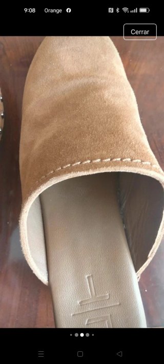 Zuecos de piel beige y marrón