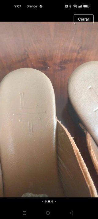 Zuecos de piel beige y marrón