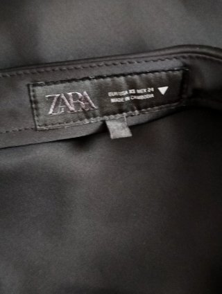 Falda midi Zara satén negra