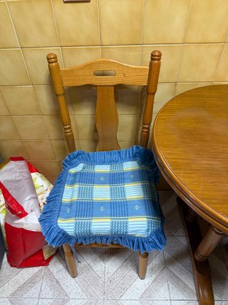 Conjunto mesa y 4 sillas comedor madera