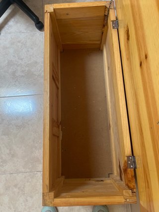 Baúl de madera de pino