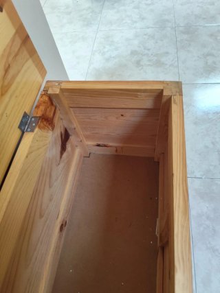 Baúl de madera de pino