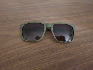 Gafas de sol para persona calva.
