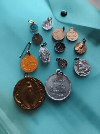 Lote medallas religiosas