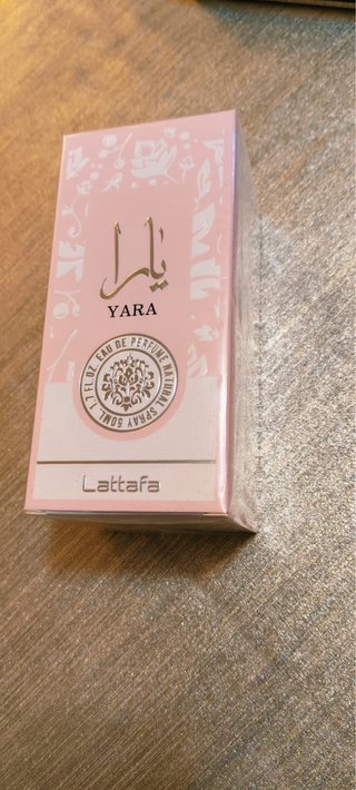 Perfume Lattafa Yara Blanco y Dorado