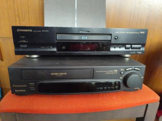 Reproductor DVD Pioneer y VHS Panasonic