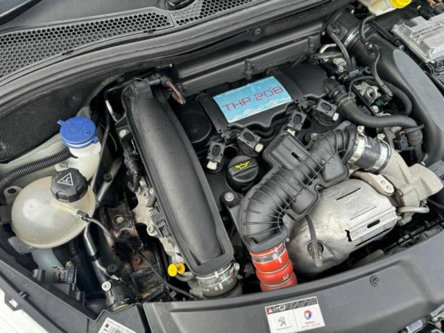 Motor Peugeot 208