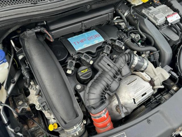 Motor Peugeot 208