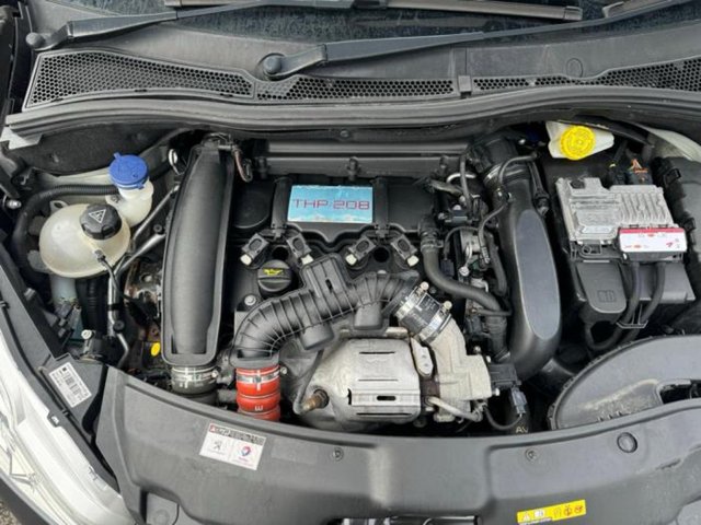 Motor Peugeot 208