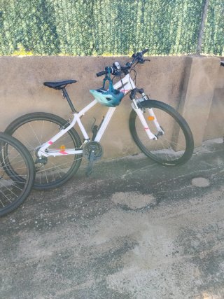 3 bicicletas BTWIN, Rockrider y Topbike+accesorios