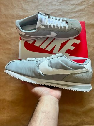 Zapatillas Nike Cortez Gris y Blanco