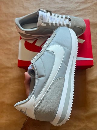 Zapatillas Nike Cortez Gris y Blanco