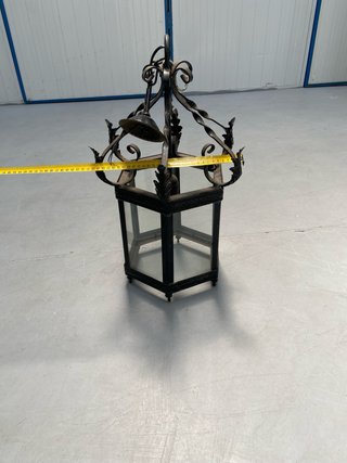 Farol de forja y cristal
