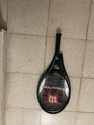 2 Raquetas Wilson una de ellas hay que cambiar gri