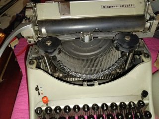 Máquina de escribir Hispano Olivetti