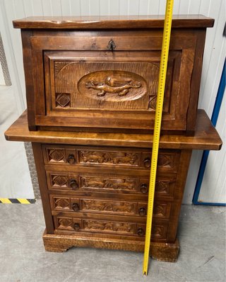 Mueble bureau de madera tallada