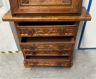 Mueble bureau de madera tallada