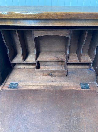Mueble bureau de madera tallada