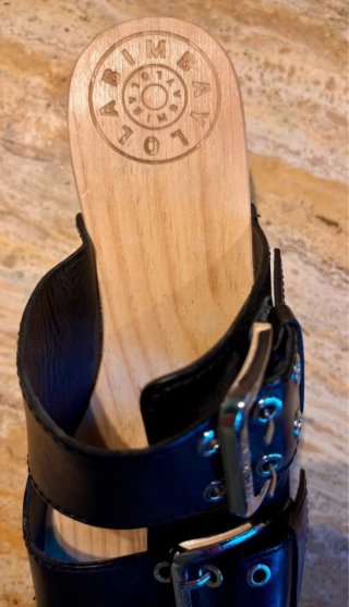 Zuecos Bimba y Lola Negros Madera