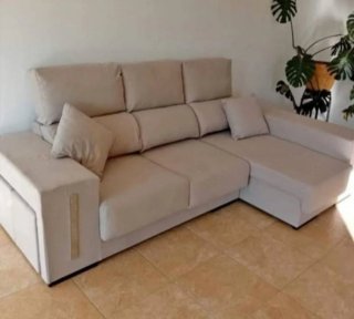 Divano chaise longue di produzione nazionale al 100%.