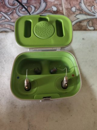Audífonos Phonak Beige y Negro