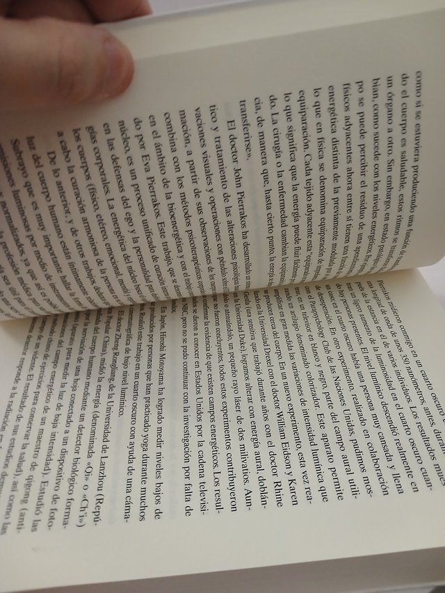 Manos que curan El libro guía de las curaciones...