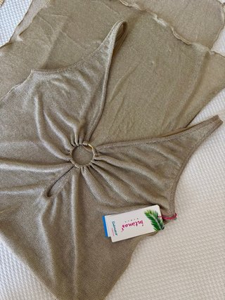 Vestido dorado con anilla