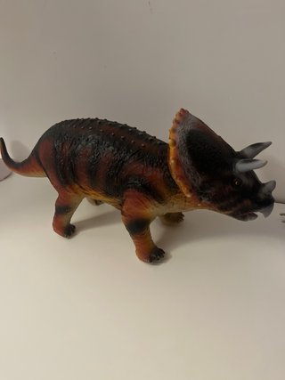 Dinosaurio Triceratops de Juguete