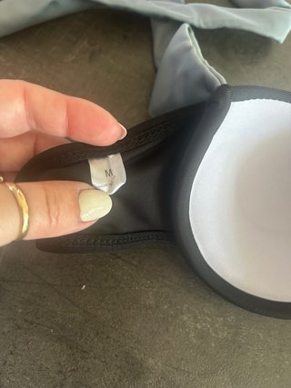 Costume bikini nero e grigio