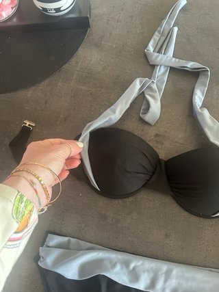 Costume bikini nero e grigio