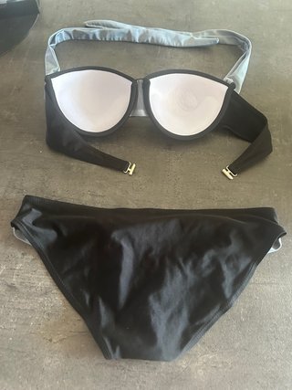 Costume bikini nero e grigio