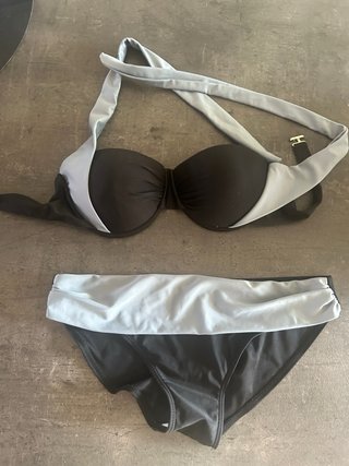 Costume bikini nero e grigio