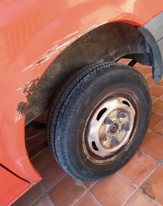 Ford Transit roja año 2007