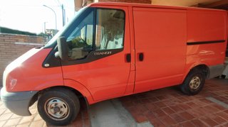 Ford Transit roja año 2007