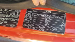 Ford Transit roja año 2007