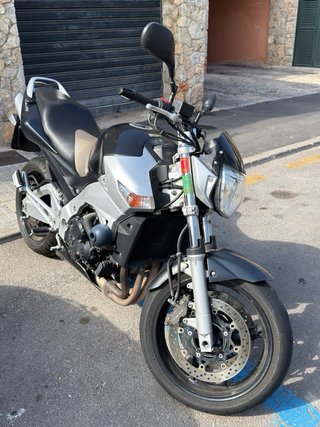 Suzuki GSR 600 Negra/Plata