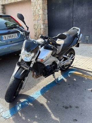 Suzuki GSR 600 Negra/Plata