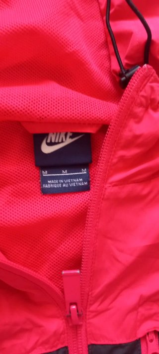 Chaqueta Nike Roja y Negra con Capucha. Anorac