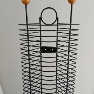 Torre para CDs de metal y madera