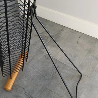 Torre para CDs de metal y madera