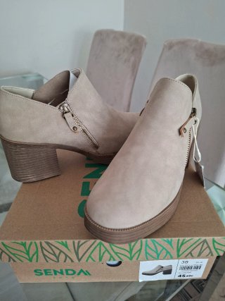 A ESTRENAR botines beige tacon
