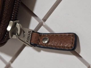Cartera Fossil Grande Negra y Marrón