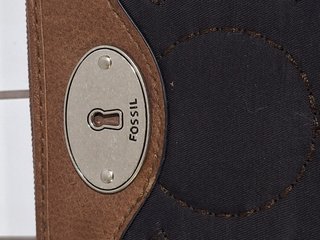 Cartera Fossil Grande Negra y Marrón