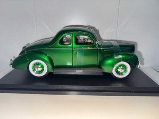 1:18 Ford Deluxe Coupe