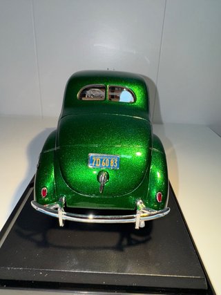 1:18 Ford Deluxe Coupe