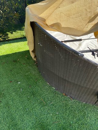 Tumbona redonda exterior con toldo