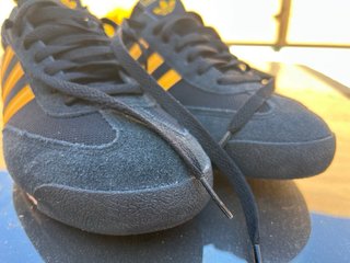 Zapatillas Adidas R71 negras y amarillas