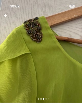 Vestido elegante lima con volantes