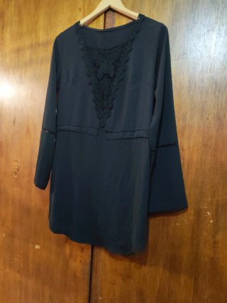 Blusa negra con encaje