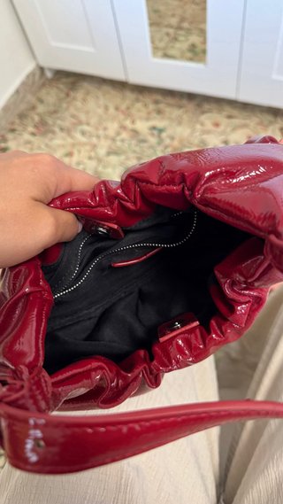 Bolso de mano rojo charol